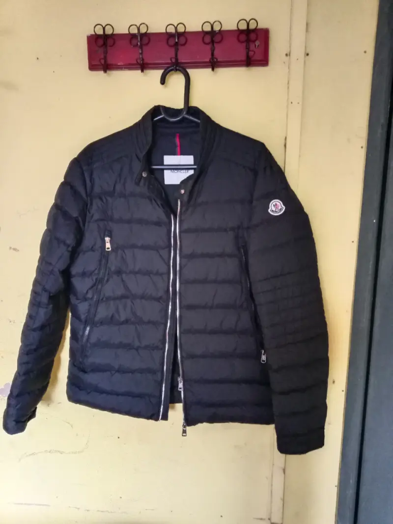 Chaqueta de plumas negra Moncler para hombre - 2