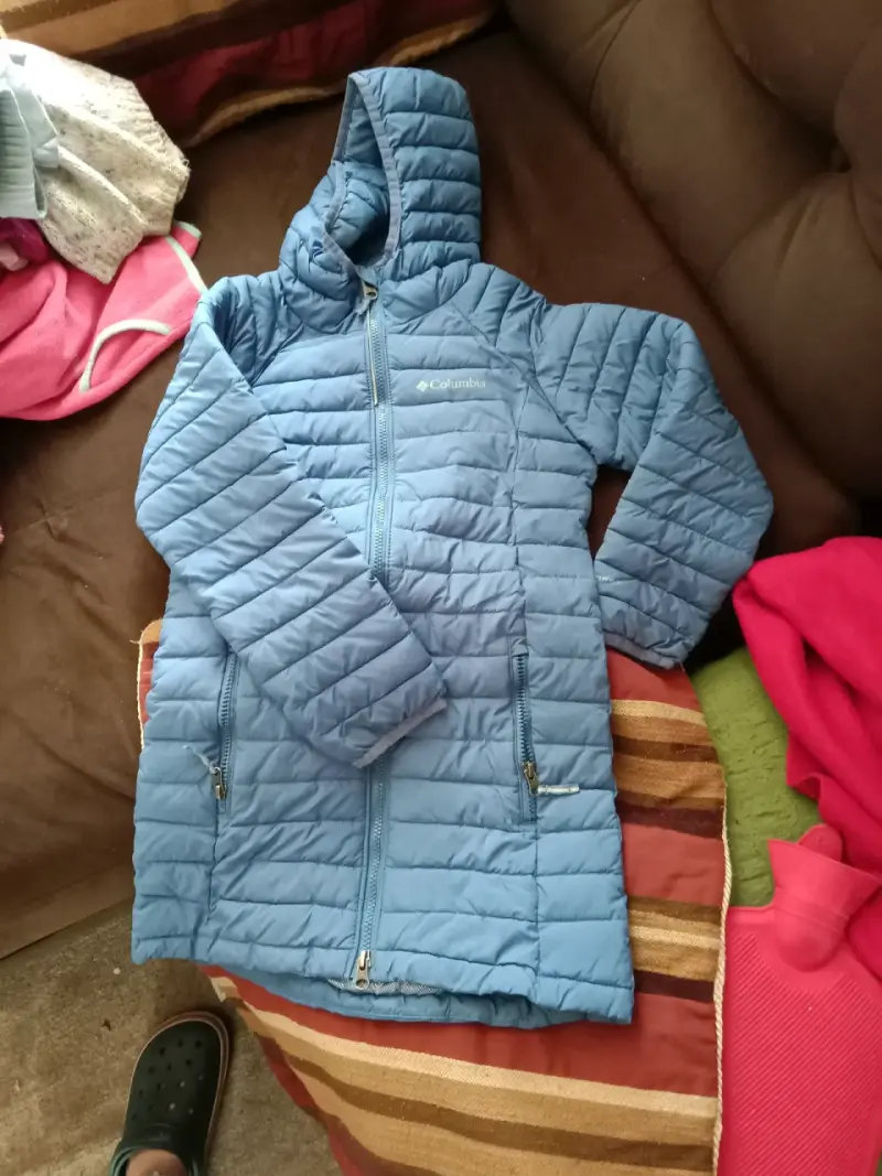Chaqueta Columbia azul acolchada con capucha - 1