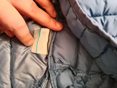 Chaqueta Columbia azul acolchada con capucha - miniatura 3