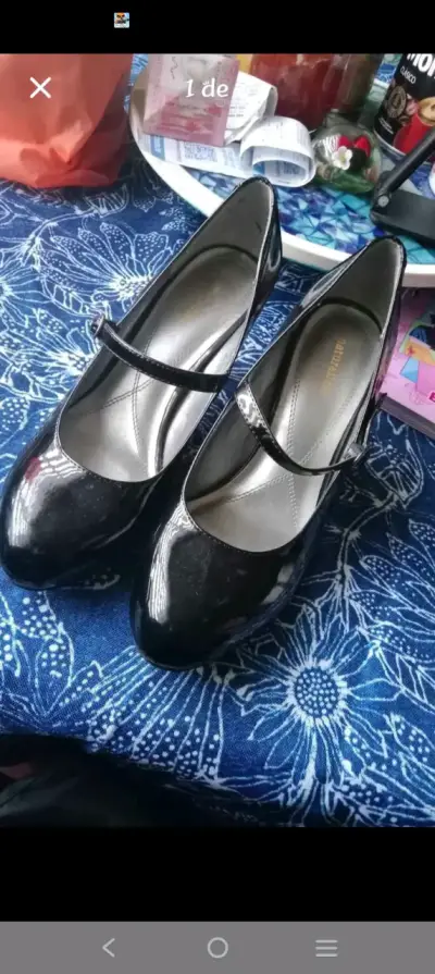 Zapatos de charol negros con correa - miniatura 1