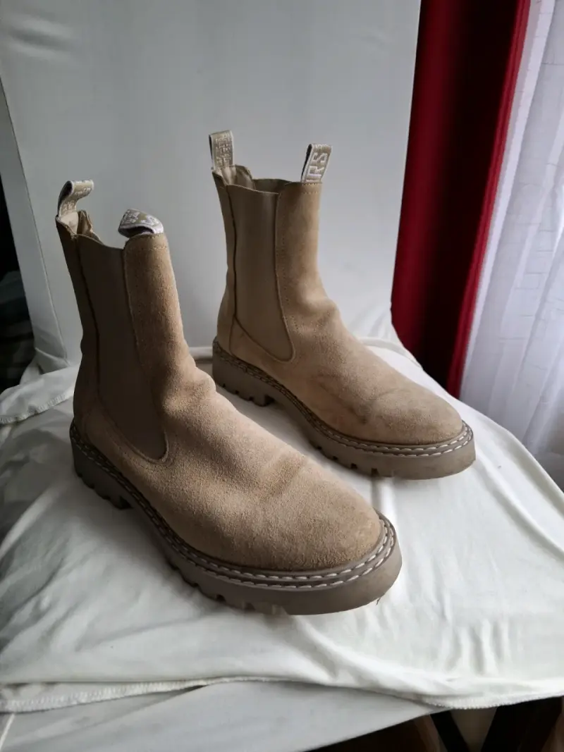 Botas de gamuza beige con suela gruesa - 1