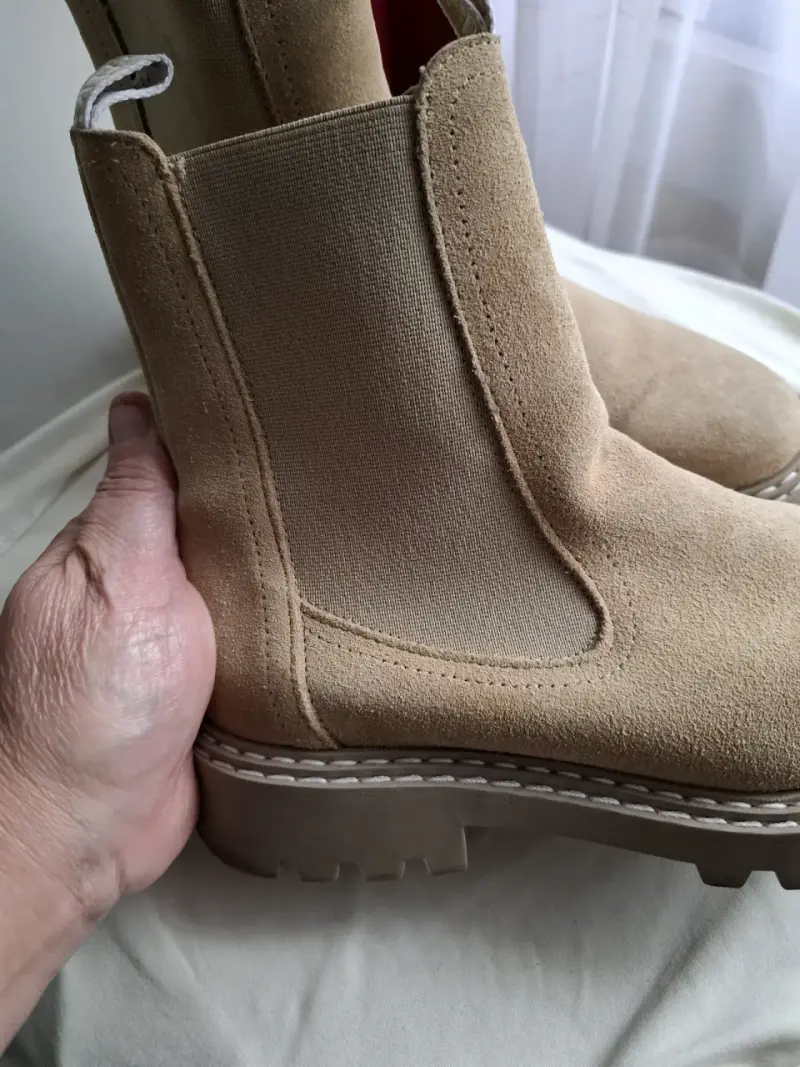 Botas de gamuza beige con suela gruesa - 2