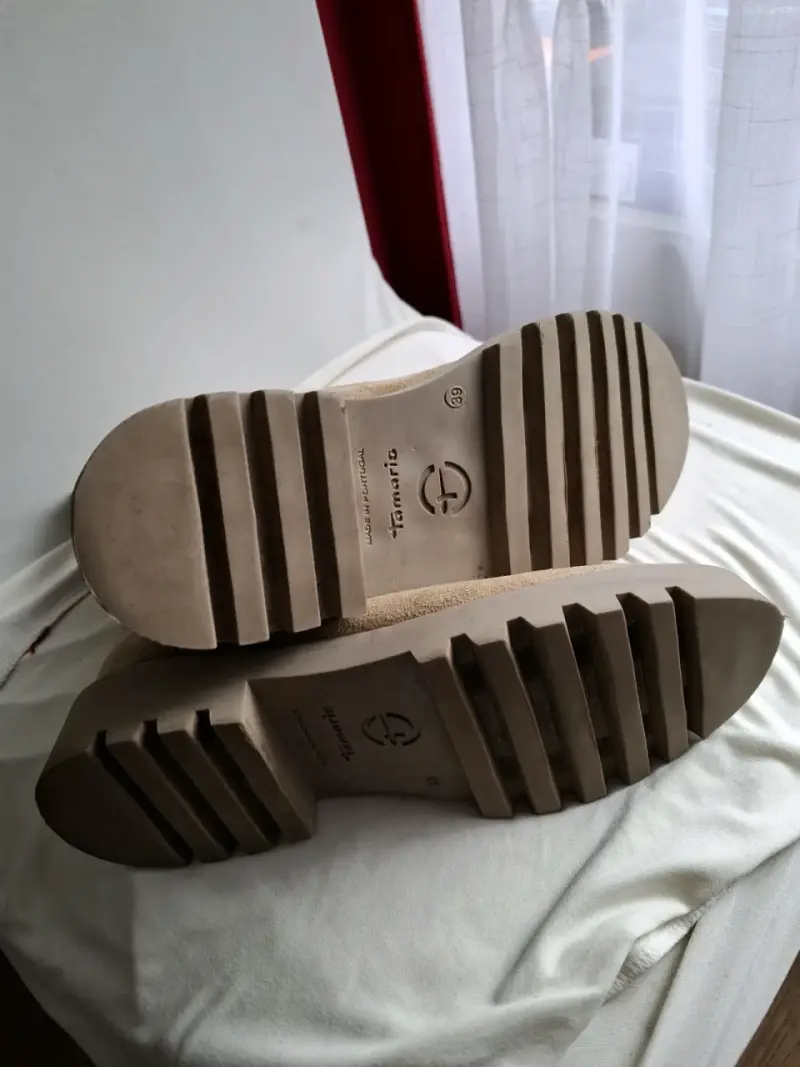 Botas de gamuza beige con suela gruesa - 3