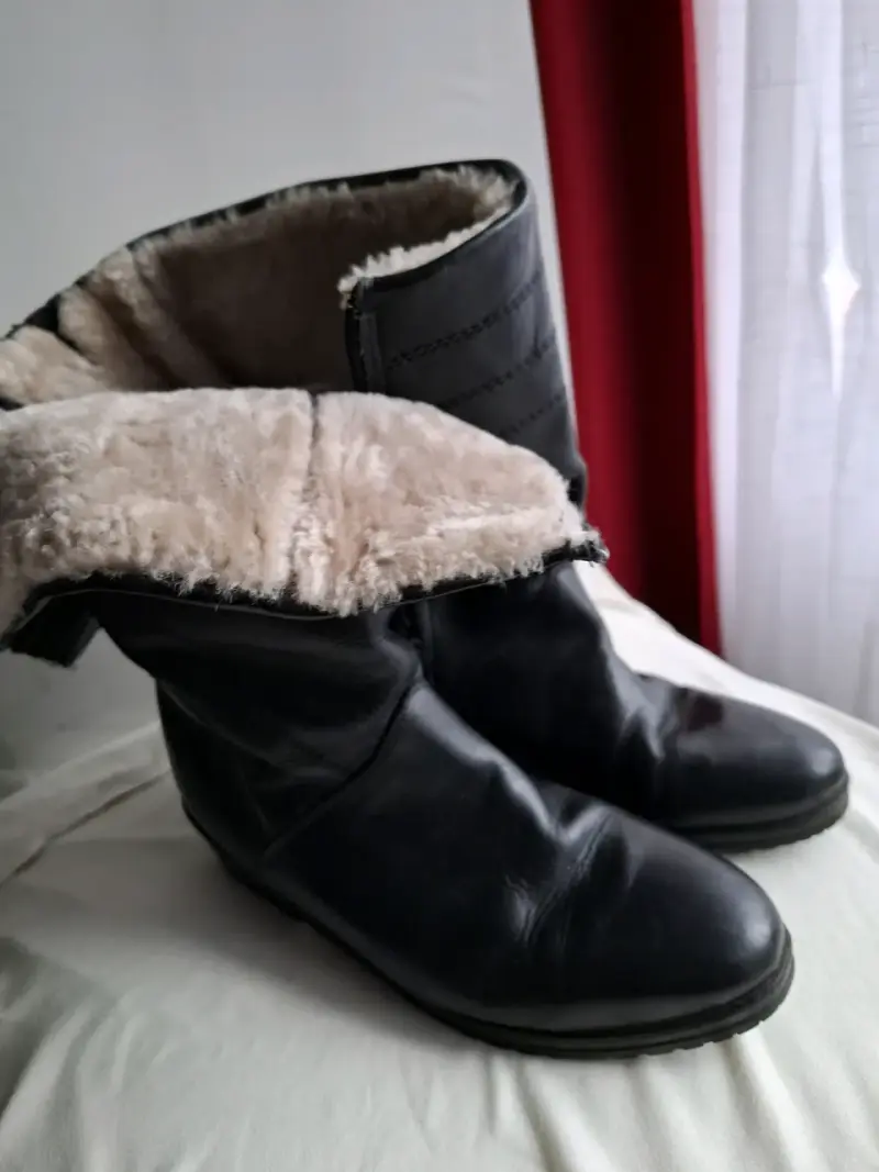 Botas de cuero negro con forro de lana - 1