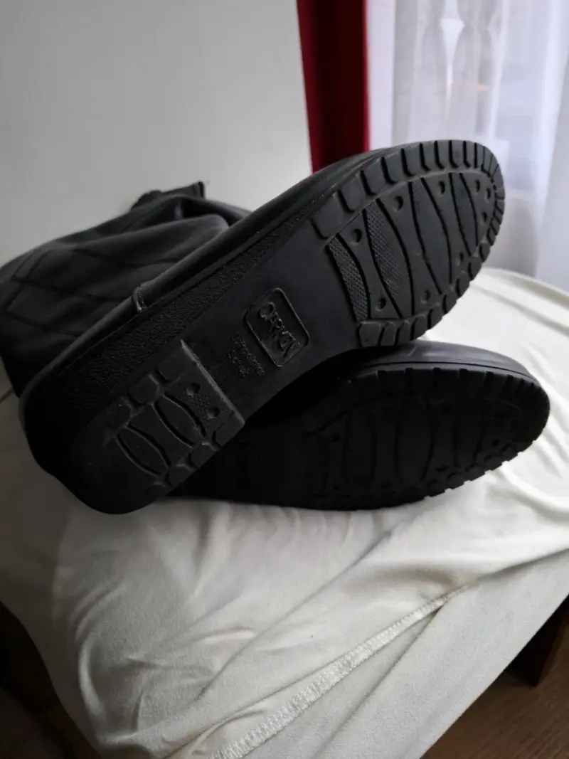 Botas de cuero negro con forro de lana - 2