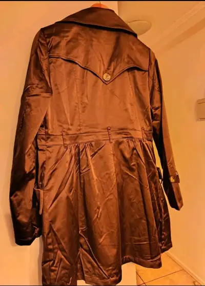 Abrigo trench marrón para mujer - miniatura 2