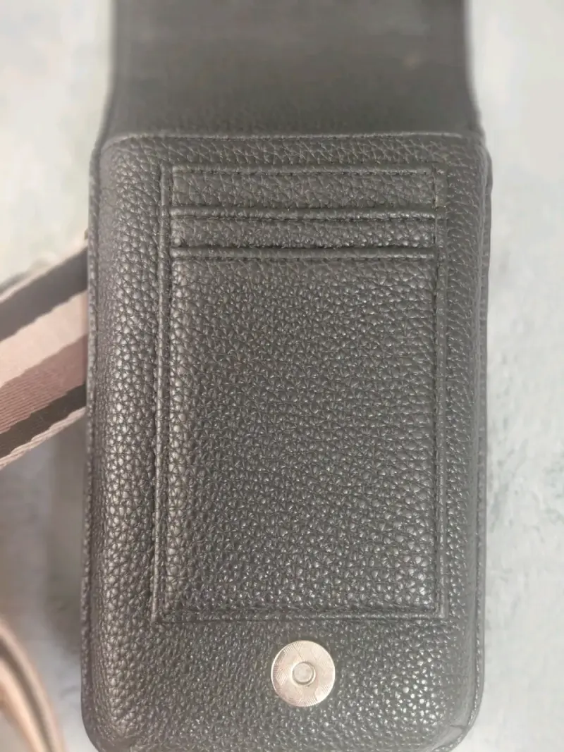 Bandolera de cuero negra Pollini con correa ajustable - 3