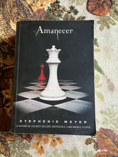Libro Amanecer de Stephenie Meyer en buen estado - miniatura 1