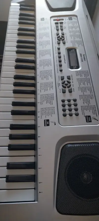 Teclado electrónico Scorpion XDA-110V con soporte - miniatura 3