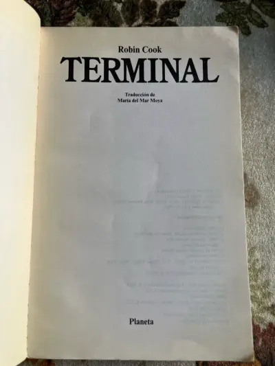 Libro 'Terminal' de Robin Cook en buen estado - miniatura 2