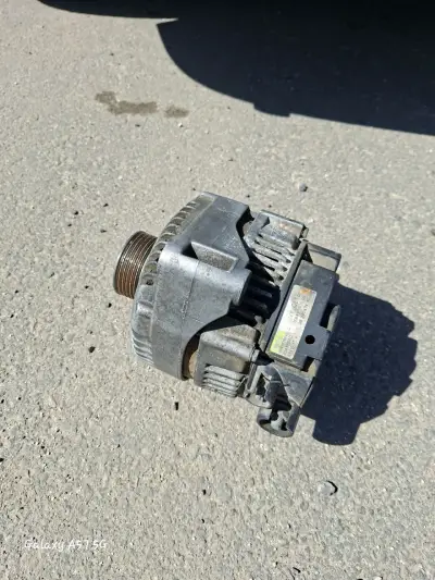 Alternador peugeot 406  usado en buen estado - miniatura 1