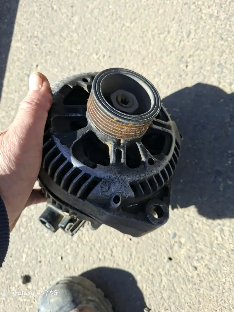 Alternador peugeot 406  usado en buen estado - 2