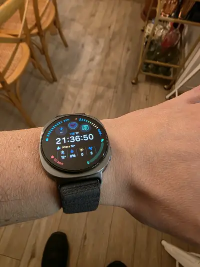 Samsung Galaxy Watch 8 con correa adicional - miniatura 1
