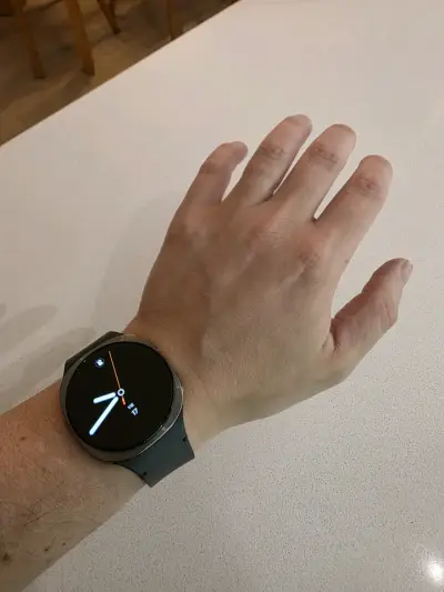 Samsung Galaxy Watch 8 con correa adicional - miniatura 3