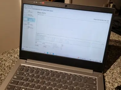 Laptop Lenovo con cargador en buen estado - miniatura 6