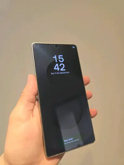 Samsung Galaxy S25 Ultra en buen estado - miniatura 2
