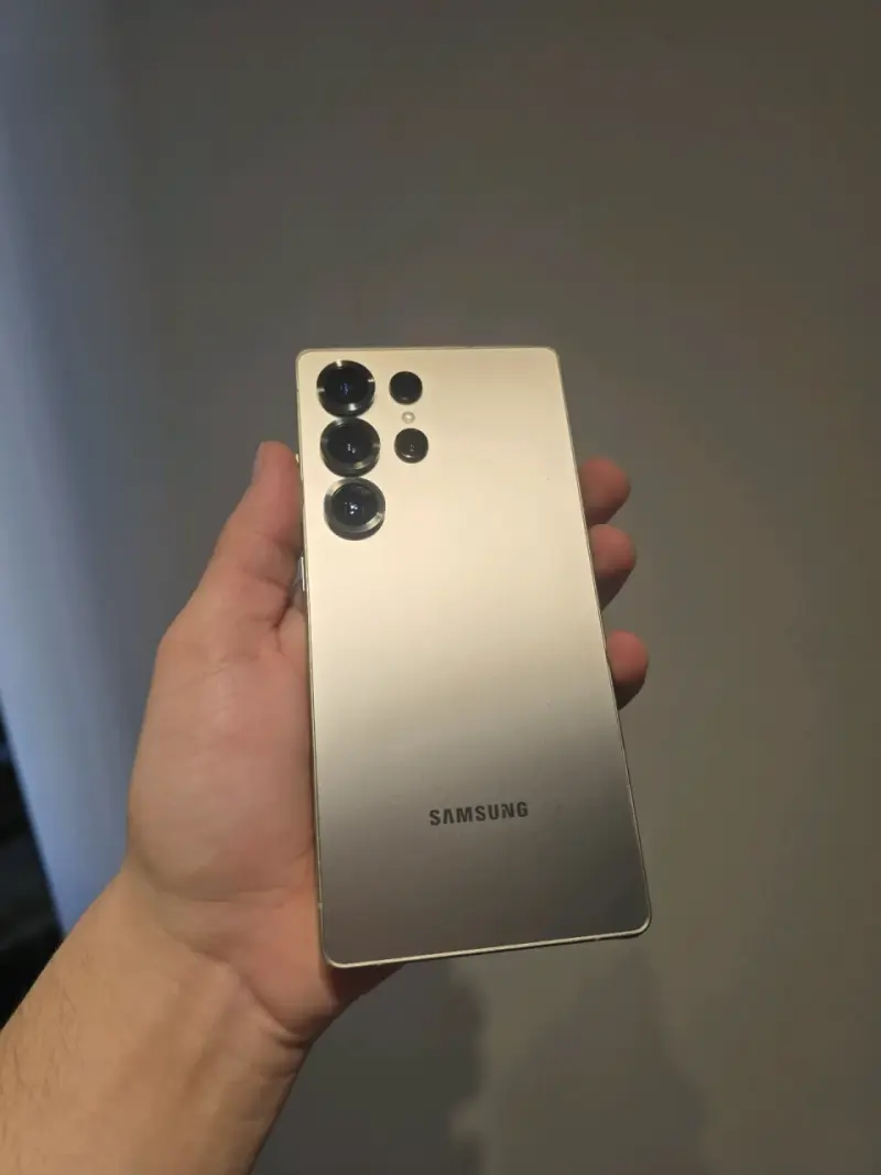 Samsung Galaxy S25 Ultra en buen estado - 4
