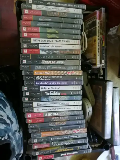 Consola PSP con colección de juegos variados - miniatura 1