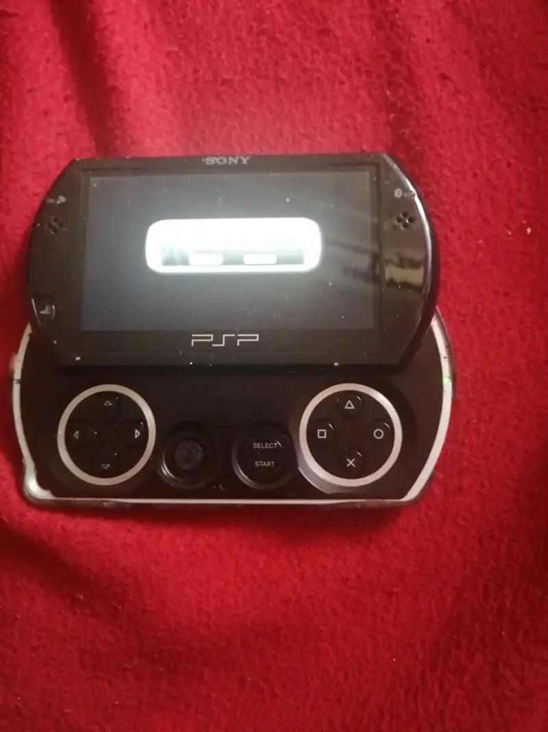 Consola PSP con colección de juegos variados - 3