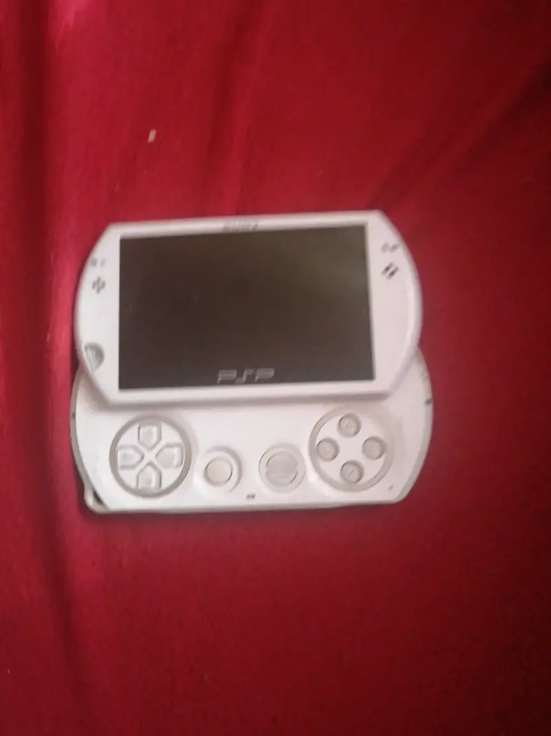Consola PSP con colección de juegos variados - 4
