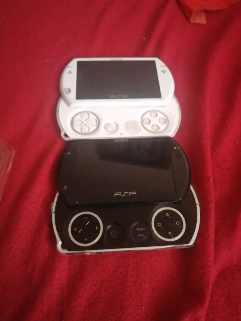 Consola PSP con colección de juegos variados - 5