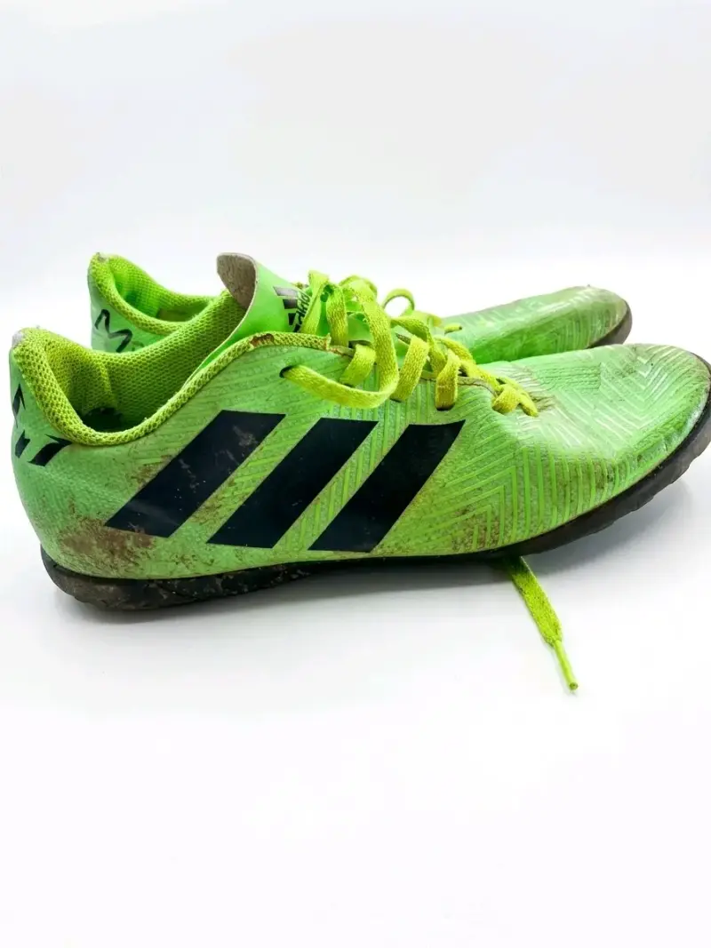 Zapatillas deportivas negras con detalles brillantes - 4