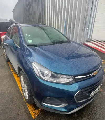 Chevrolet traker,  azul en buen estado - miniatura 1