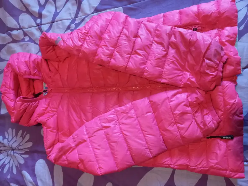 Abrigo rojo para niña con capucha - 4