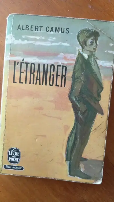 Libros clásicos de Albert Camus y Franz Kafka - miniatura 1