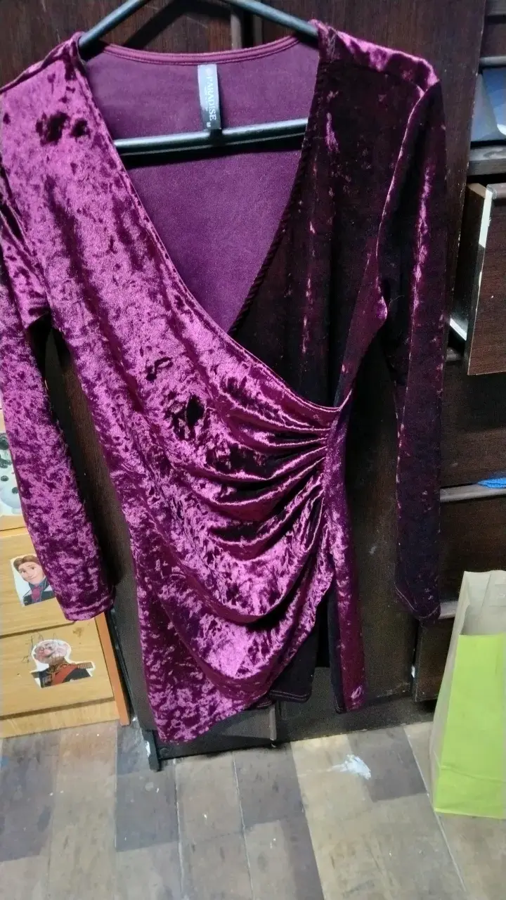 Vestido de terciopelo azul con escote en V - 5