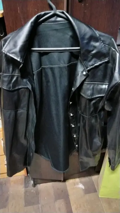 Chaqueta de cuero negra para mujer - miniatura 1