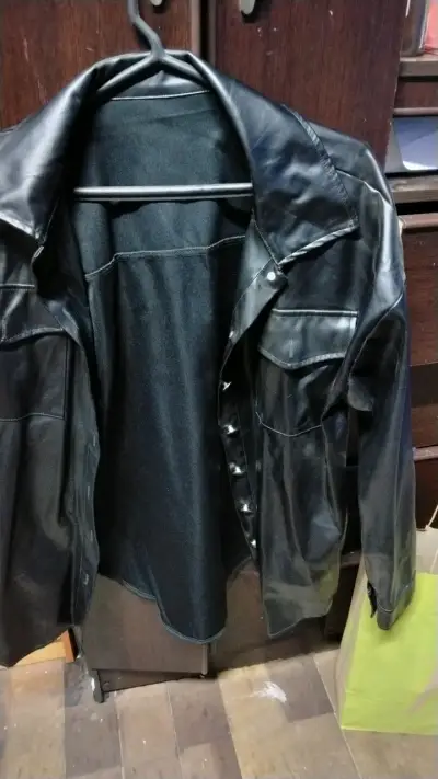 Chaqueta de cuero negra para mujer - miniatura 2