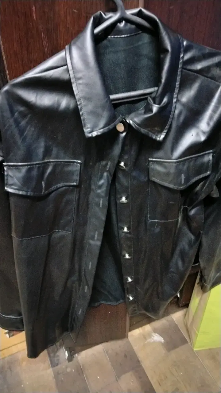 Chaqueta de cuero negra para mujer - 4