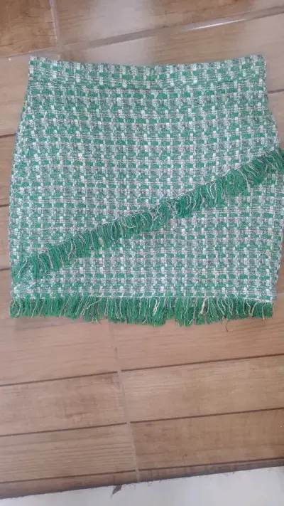 Falda corta de tweed verde Mango. Talla s - miniatura 1