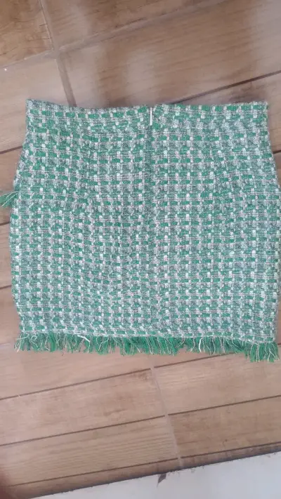 Falda corta de tweed verde Mango. Talla s - miniatura 2