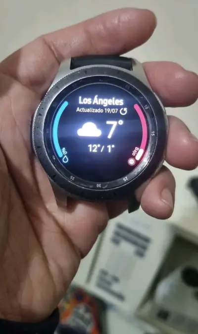 Smartwatch Samsung Galaxy Watch con cargador - miniatura 1