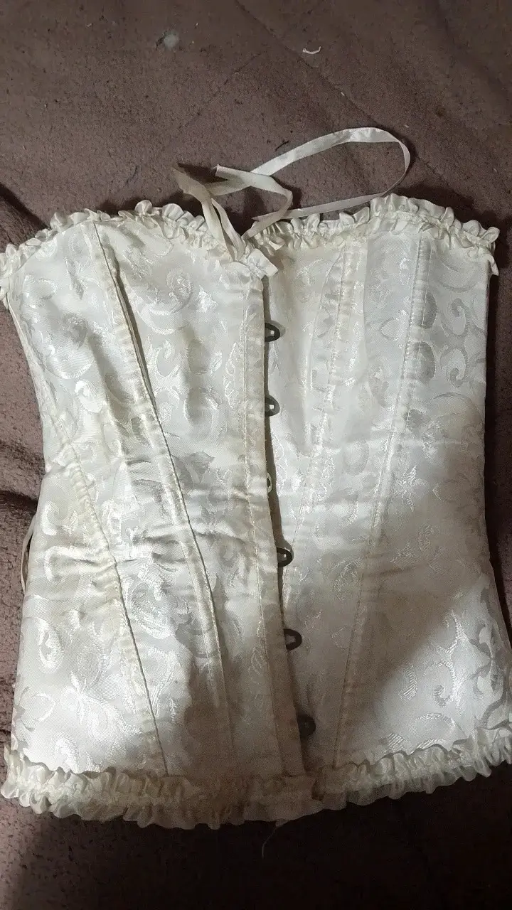 Corset blanco de encaje con cierre frontal - 2