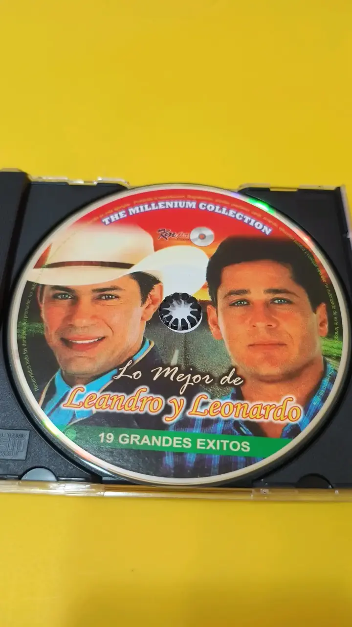 CD Leandro y Leonardo 19 Grandes Éxitos - 3
