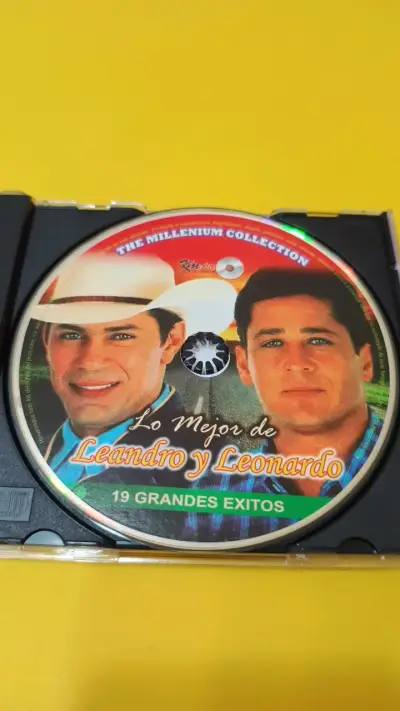 CD Leandro y Leonardo 19 Grandes Éxitos - miniatura 3