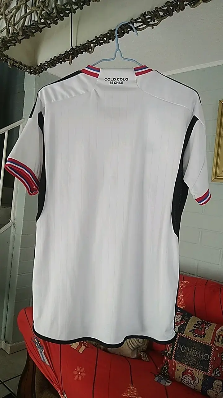 Camiseta Talla S Colo-Colo blanca con logo Coolbet - 2