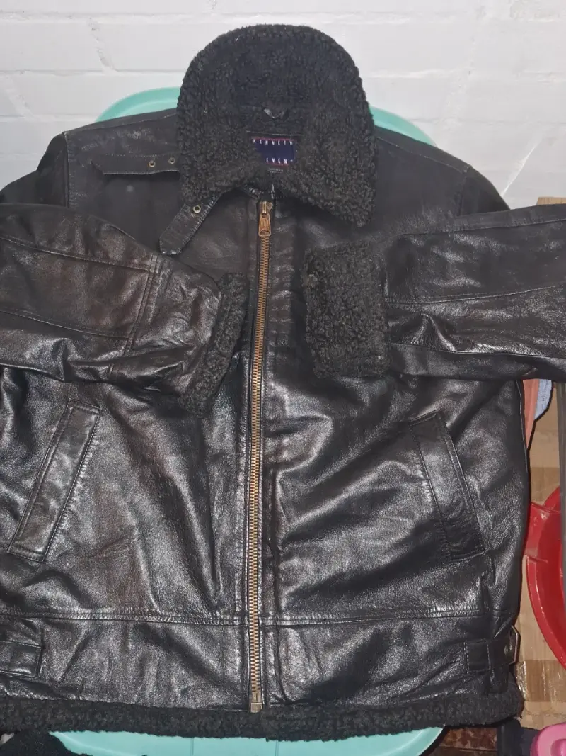 Chaqueta de cuero negra con forro de lana - 1