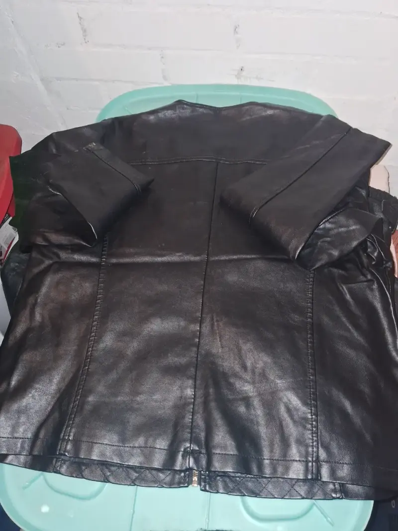 Chaqueta de cuero negra con forro de lana - 5