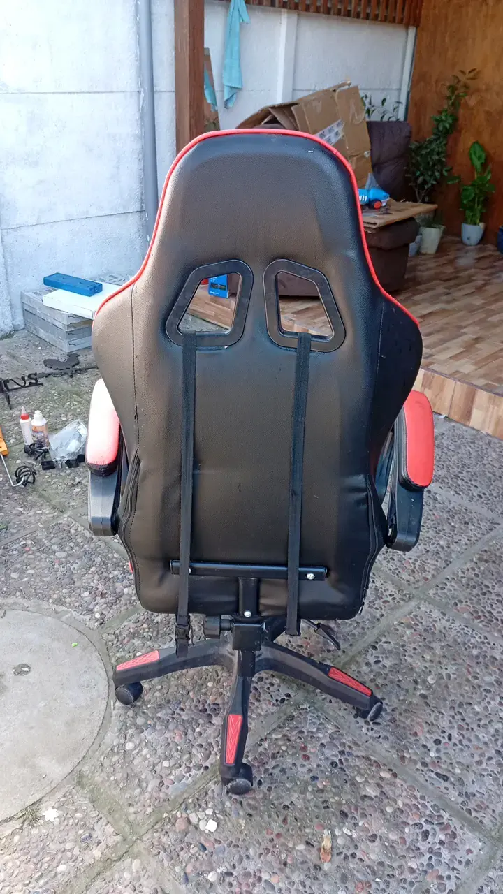 Silla gamer ergonómica negra y roja - 2