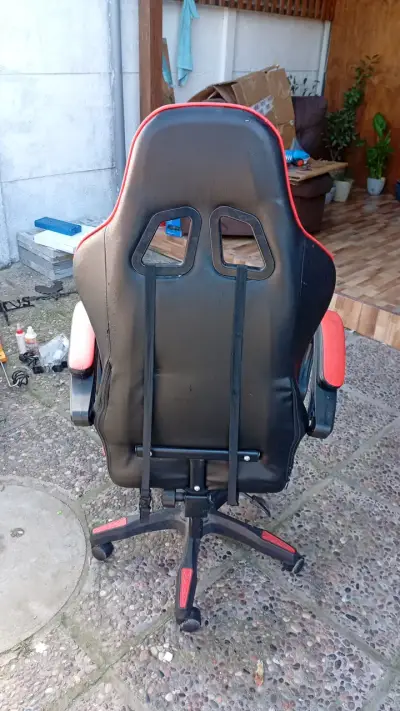 Silla gamer ergonómica negra y roja - miniatura 2