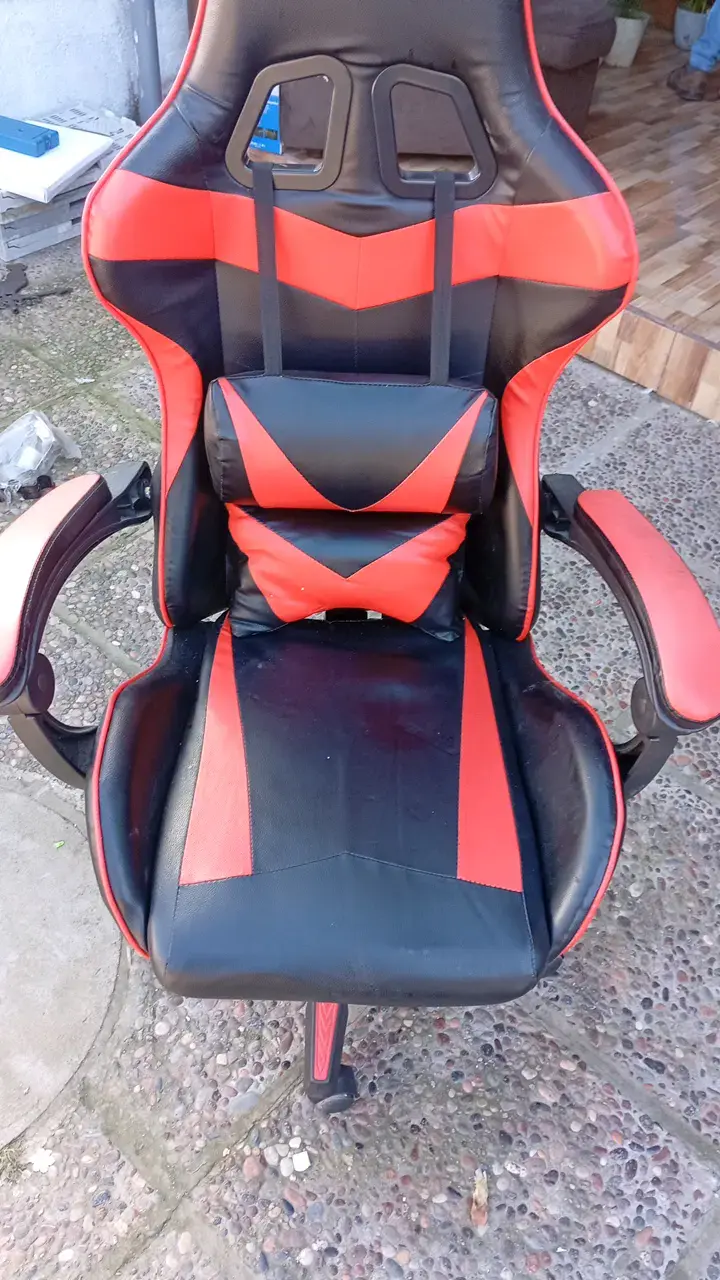 Silla gamer ergonómica negra y roja - 5