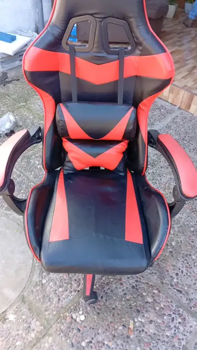 Silla gamer ergonómica negra y roja - miniatura 5