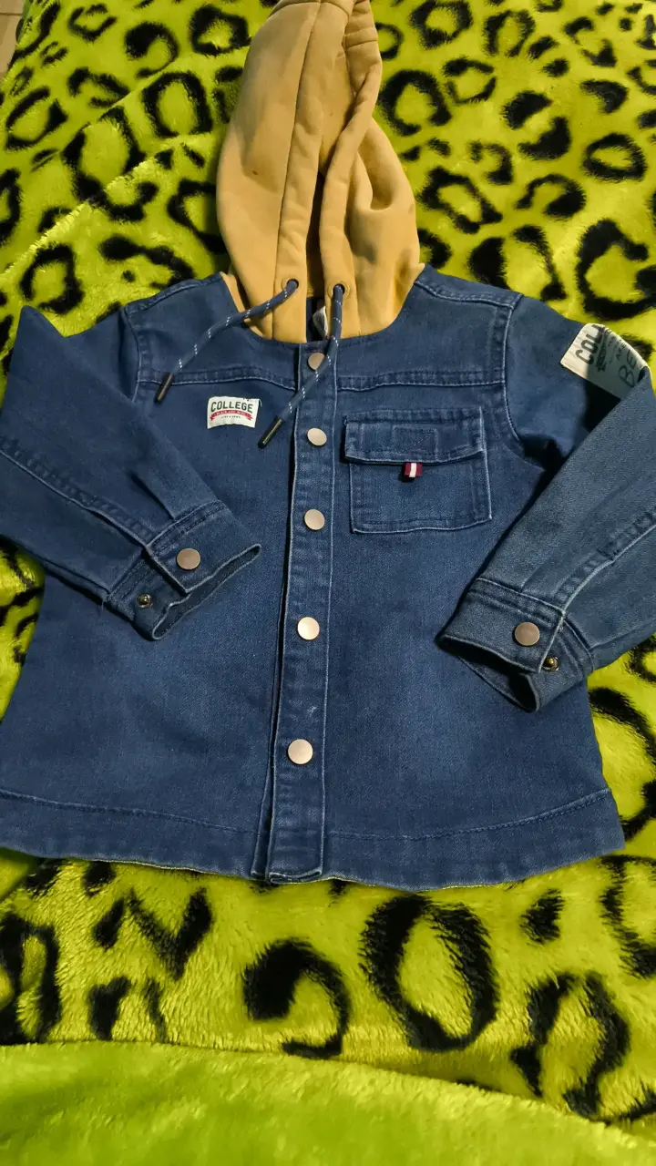 Chaqueta de mezclilla para niño con capucha - 3