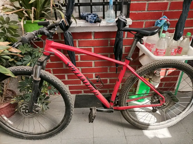 Bicicleta de montaña Specialized roja - 2