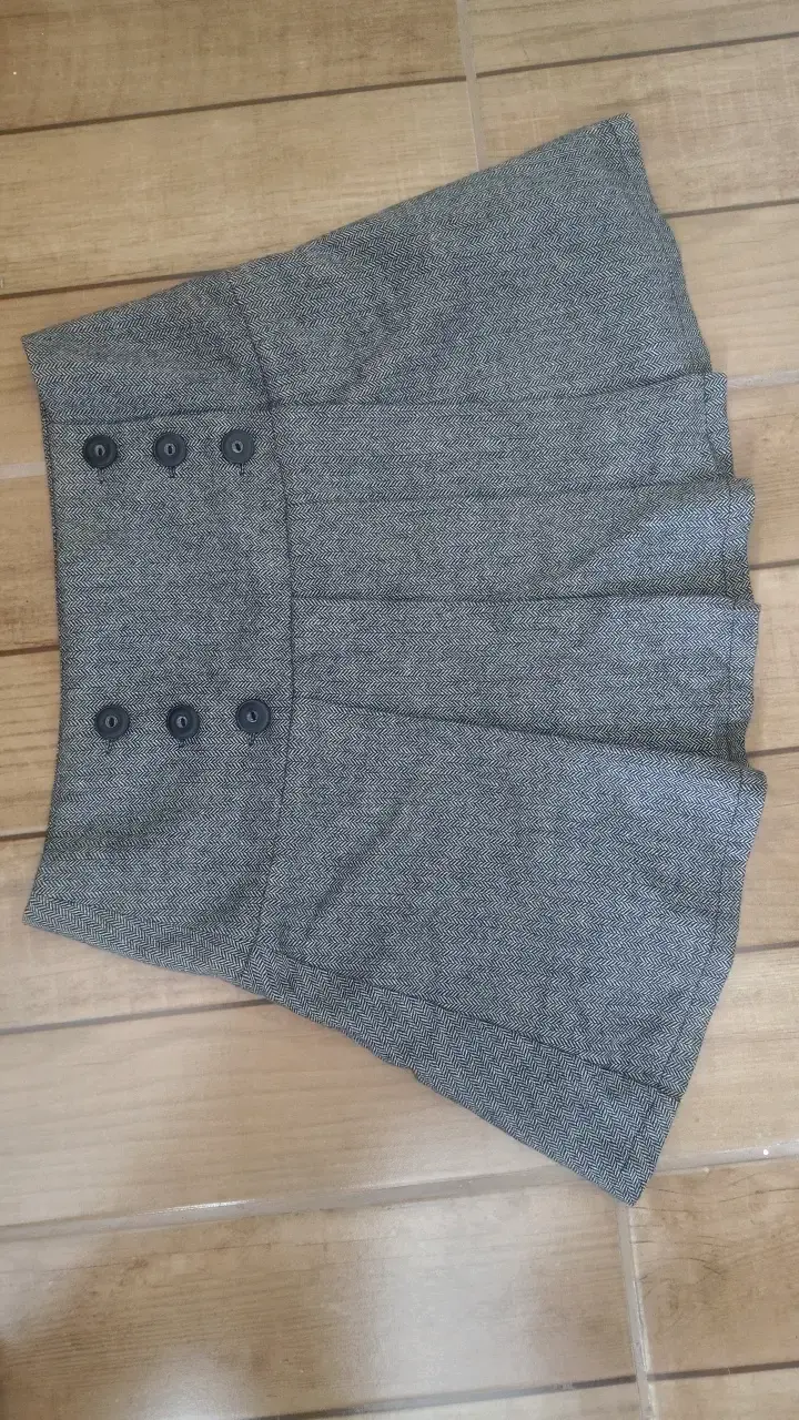 Falda corta gris con botones Orsay - 1