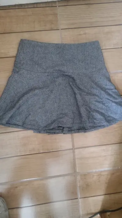 Falda corta gris con botones Orsay - miniatura 2